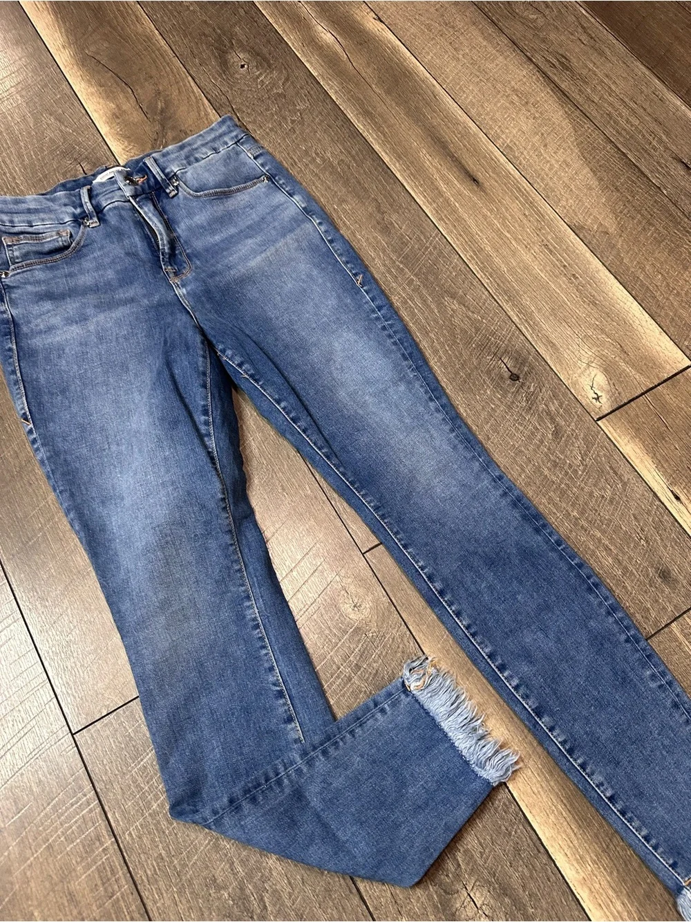 Good American Good Legs Raw Hem Ankle Skinny Jeans - Picture 2 of 8